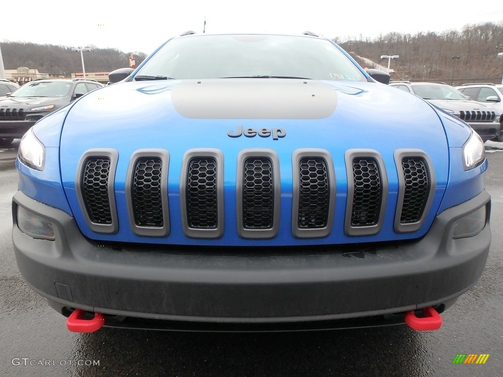 2018 Cherokee Trailhawk 4x4 - Hydro Blue Pearl / Black photo #10