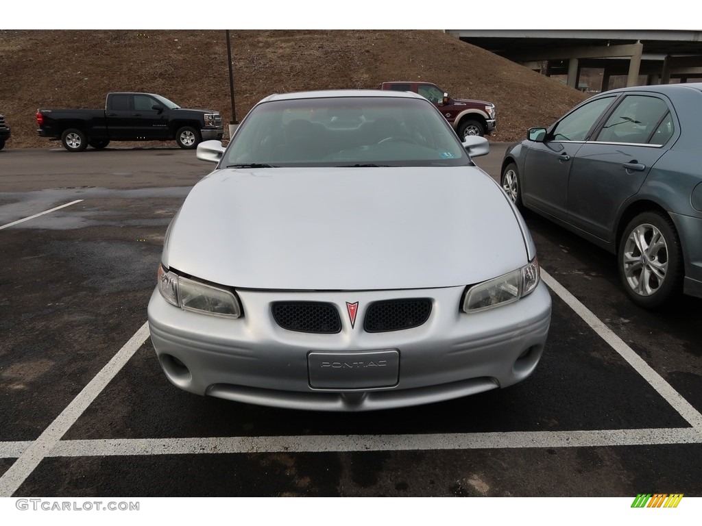 2002 Grand Prix SE Sedan - Galaxy Silver Metallic / Graphite photo #2