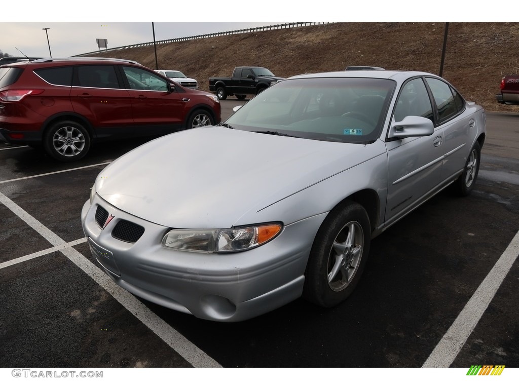 2002 Grand Prix SE Sedan - Galaxy Silver Metallic / Graphite photo #3