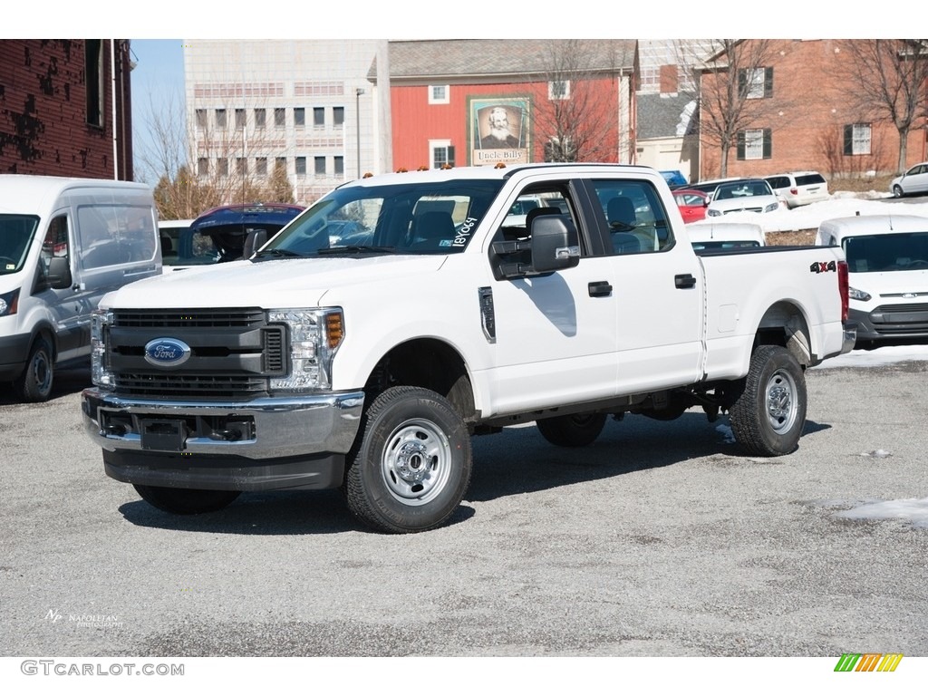 2018 F250 Super Duty XL Crew Cab 4x4 - Oxford White / Earth Gray photo #1