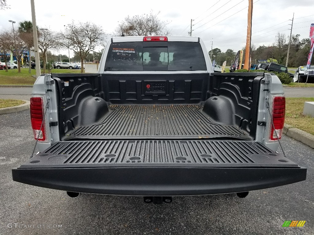 2018 1500 Laramie Crew Cab - Bright Silver Metallic / Black photo #19