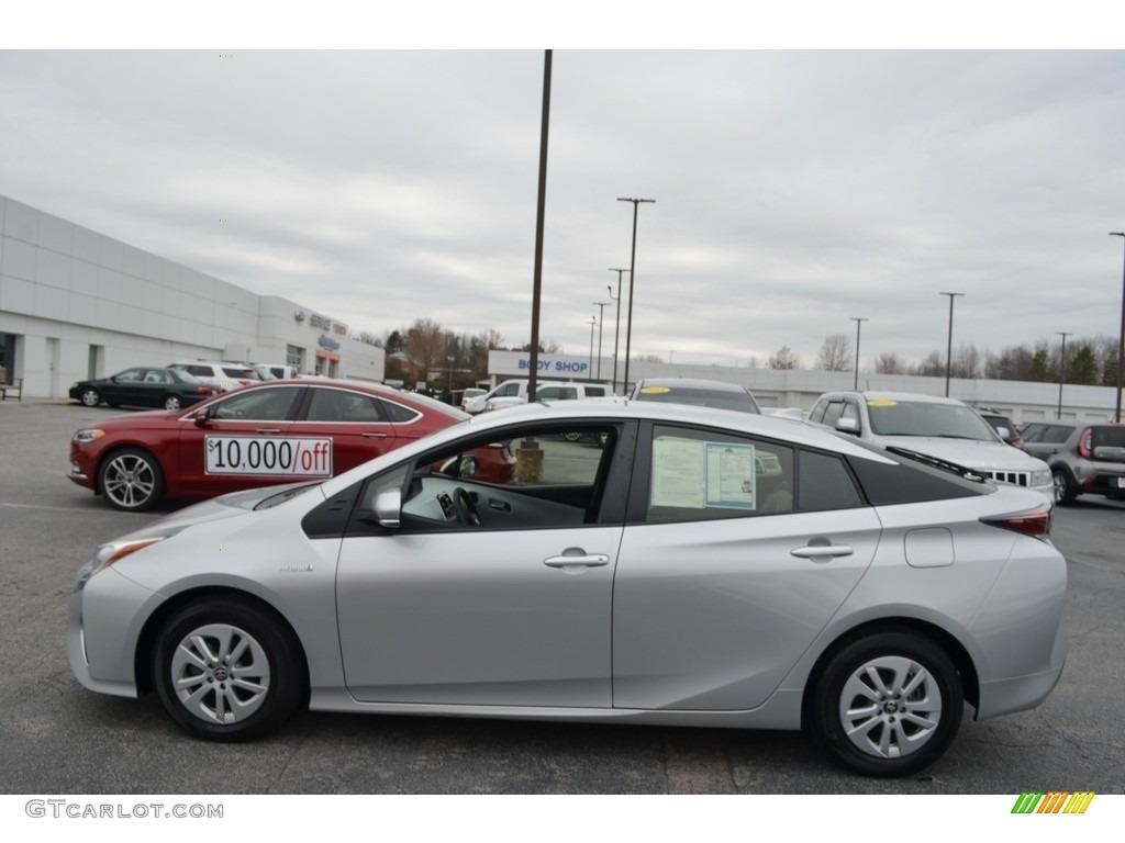 2016 Prius Two - Classic Silver Metallic / Moonstone photo #5