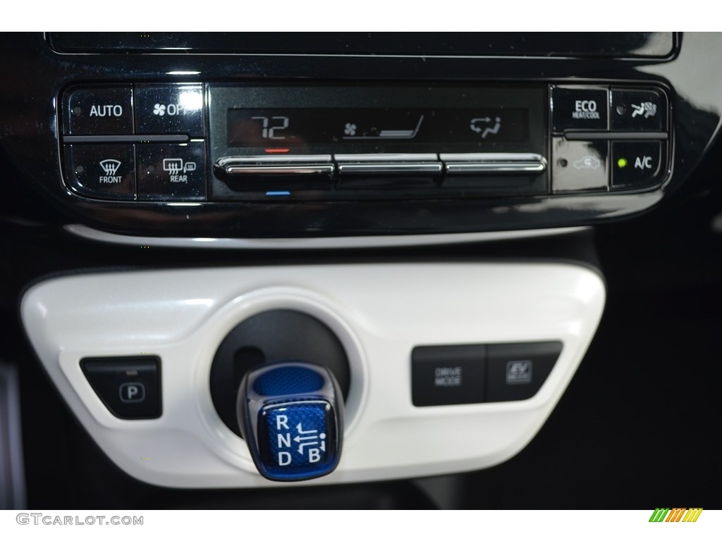 2016 Prius Two - Classic Silver Metallic / Moonstone photo #17