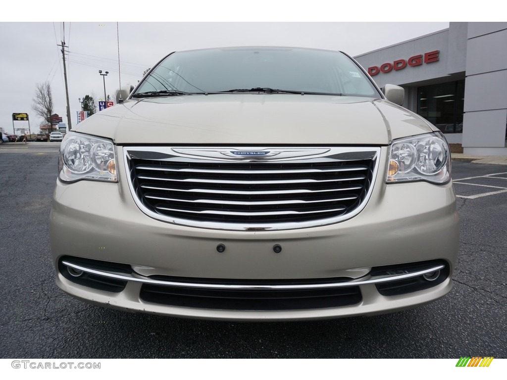 2016 Town & Country Touring - Cashmere/Sandstone Pearl / Black/Light Graystone photo #2