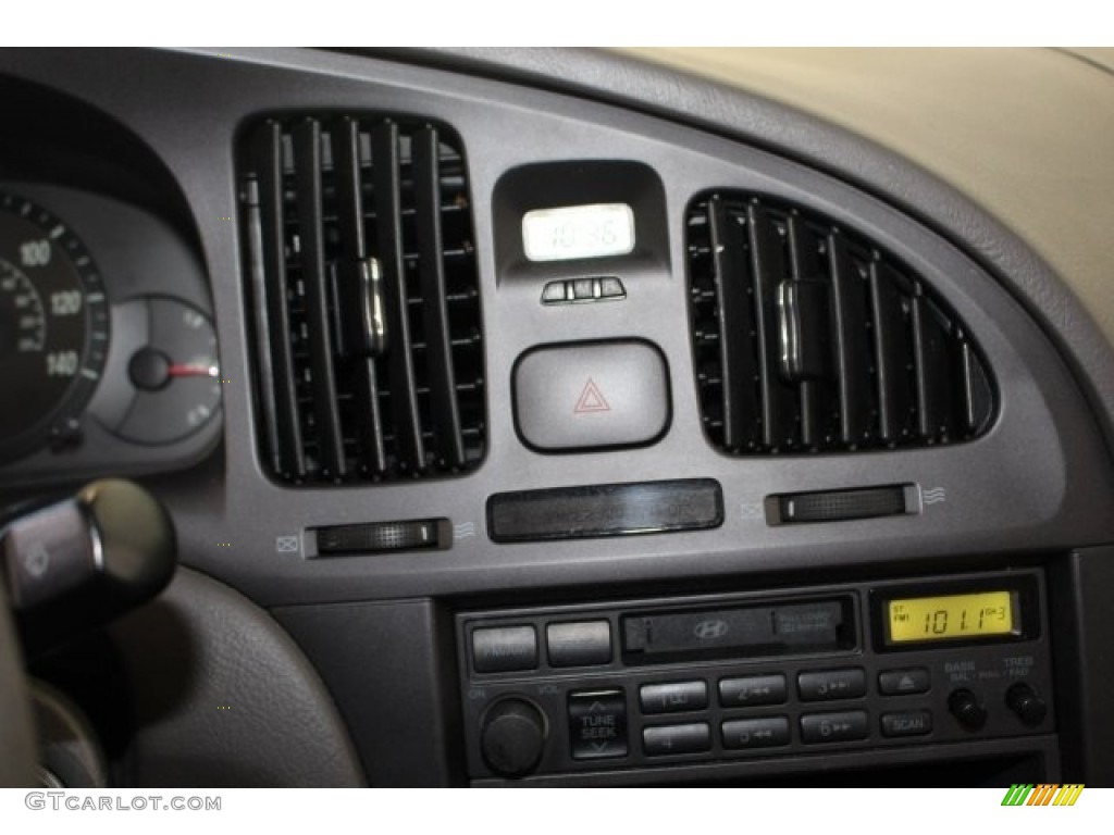 2004 Elantra GLS Sedan - Nordic White / Beige photo #22