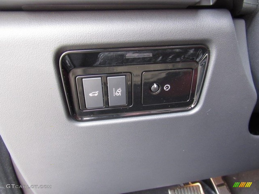 2018 Jaguar F-PACE 25t AWD R-Sport Controls Photo #125428780