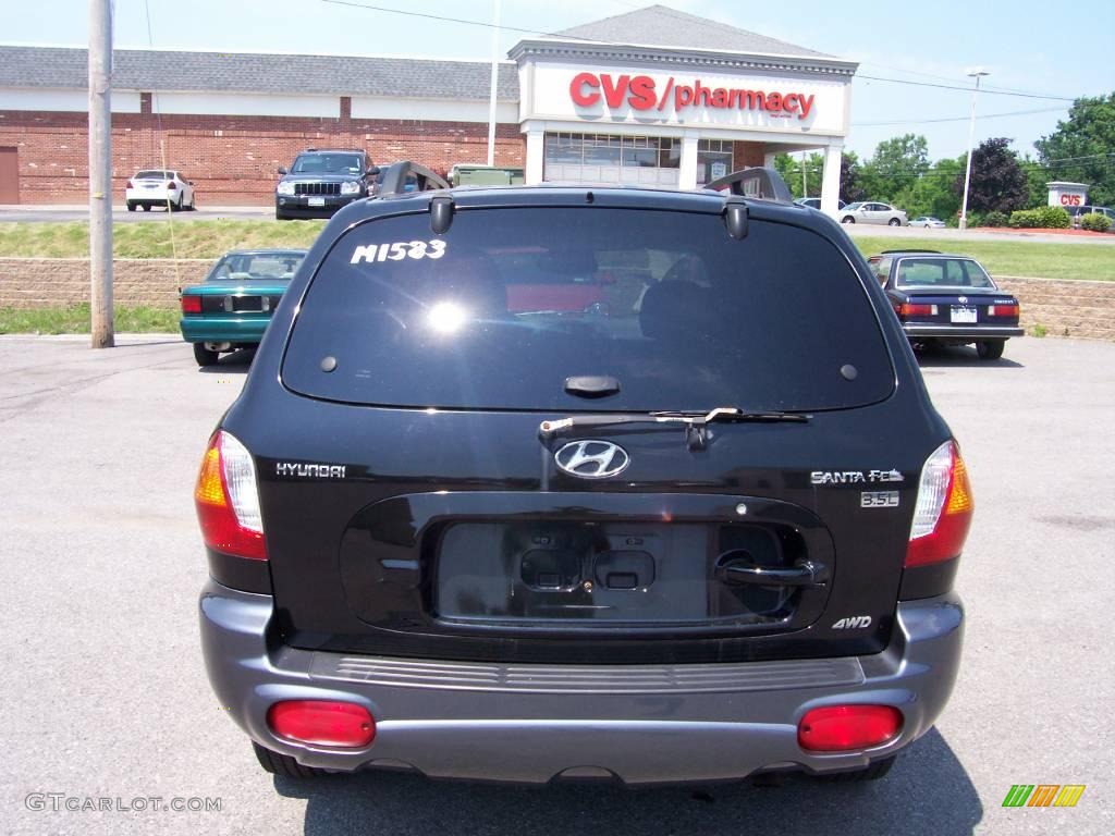 2004 Santa Fe GLS 4WD - Black Obsidian / Gray photo #9