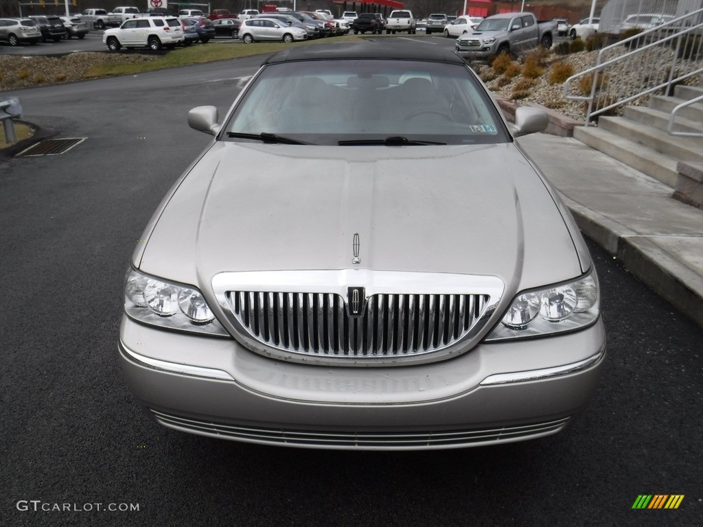 2003 Town Car Executive - Silver Birch Metallic / Medium Dark Parchment/Light Parchment photo #5