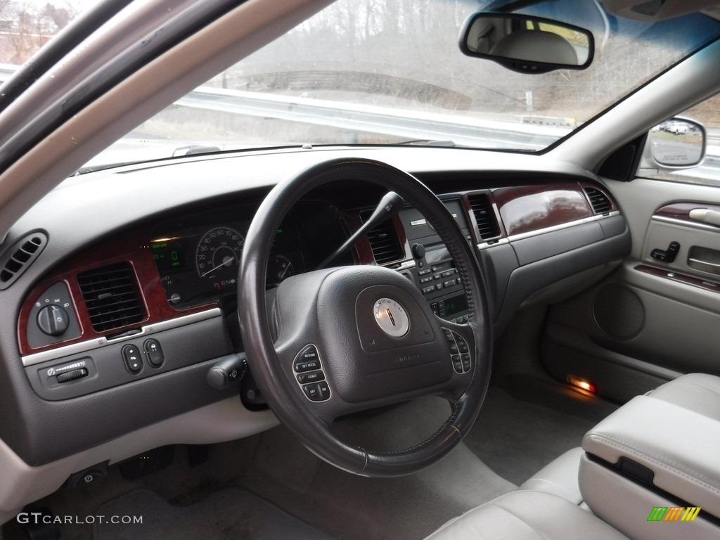 2003 Town Car Executive - Silver Birch Metallic / Medium Dark Parchment/Light Parchment photo #10