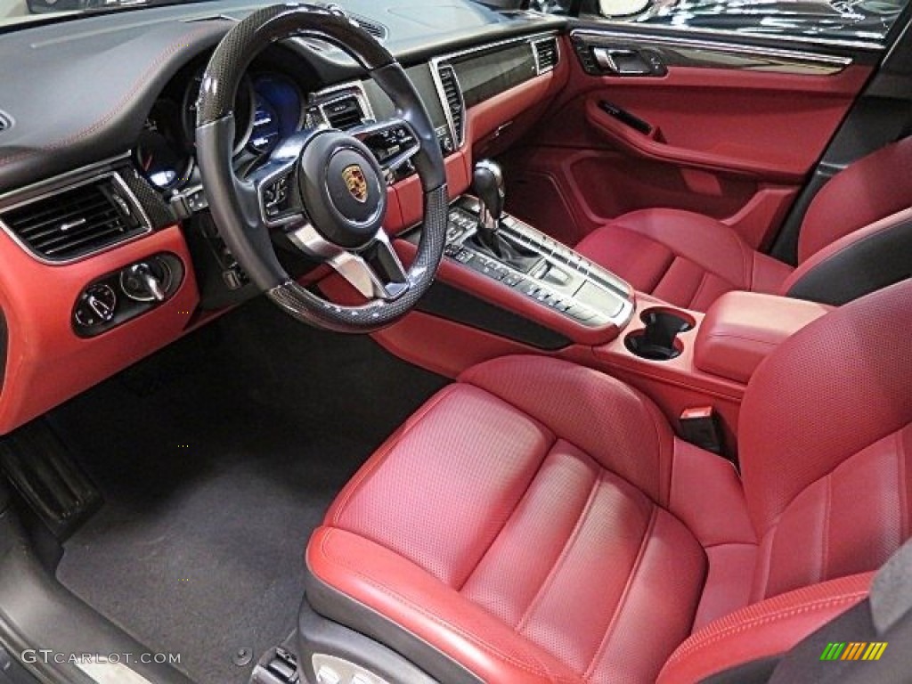 Black/Garnet Red Interior 2017 Porsche Macan Turbo Photo #125437597