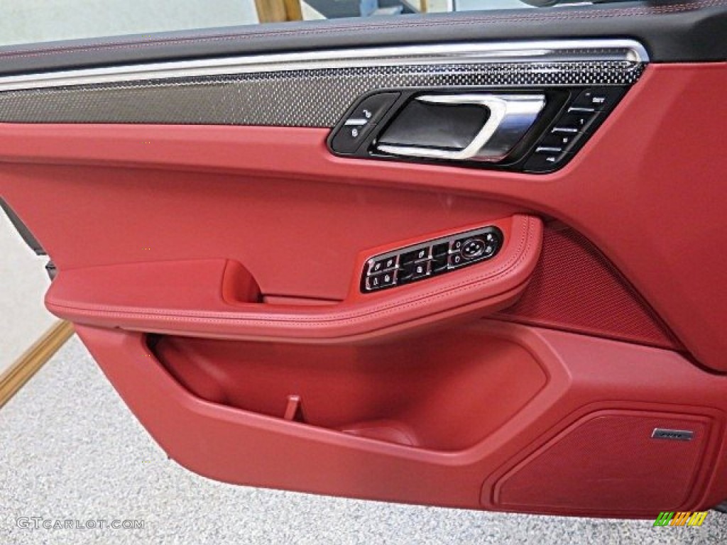 2017 Porsche Macan Turbo Black/Garnet Red Door Panel Photo #125437678