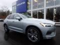 Front 3/4 View of 2018 XC60 T6 AWD Momentum