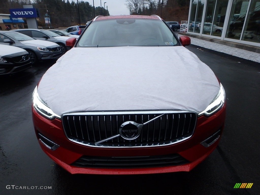 2018 XC60 T6 AWD Inscription - Fusion Red Metallic / Blonde photo #6