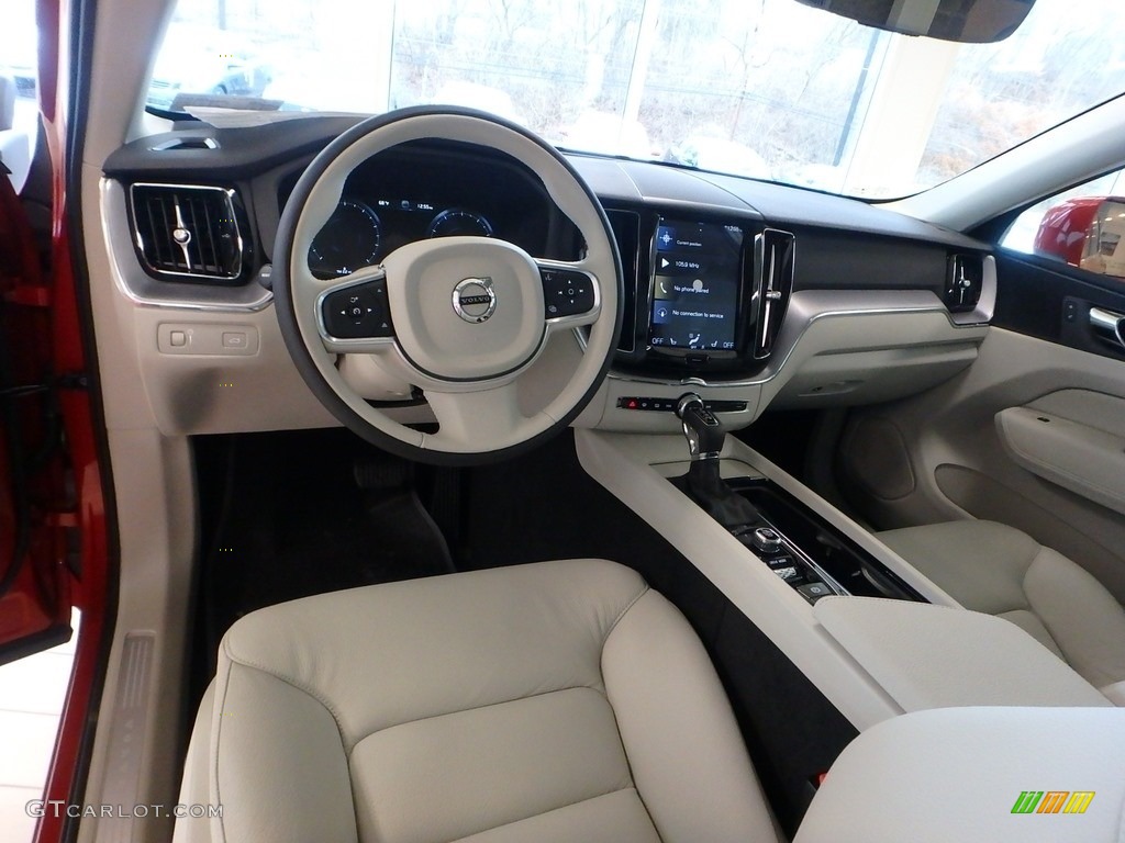 Blonde Interior 2018 Volvo XC60 T6 AWD Momentum Photo #125450461