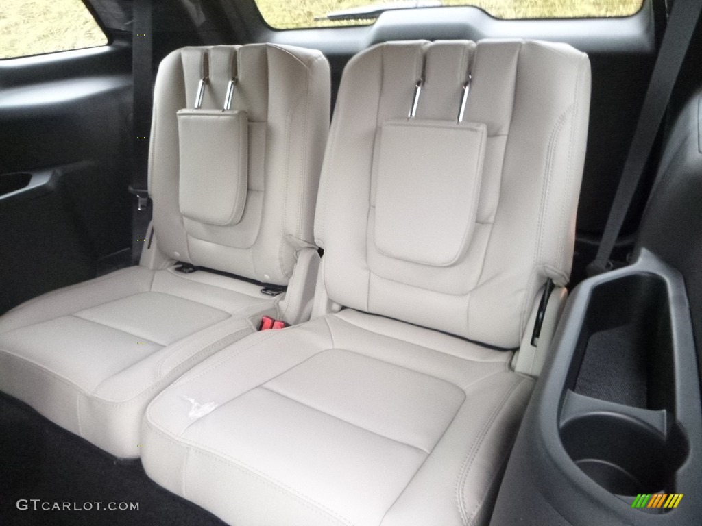 2018 Explorer XLT 4WD - Blue Metallic / Medium Stone photo #9