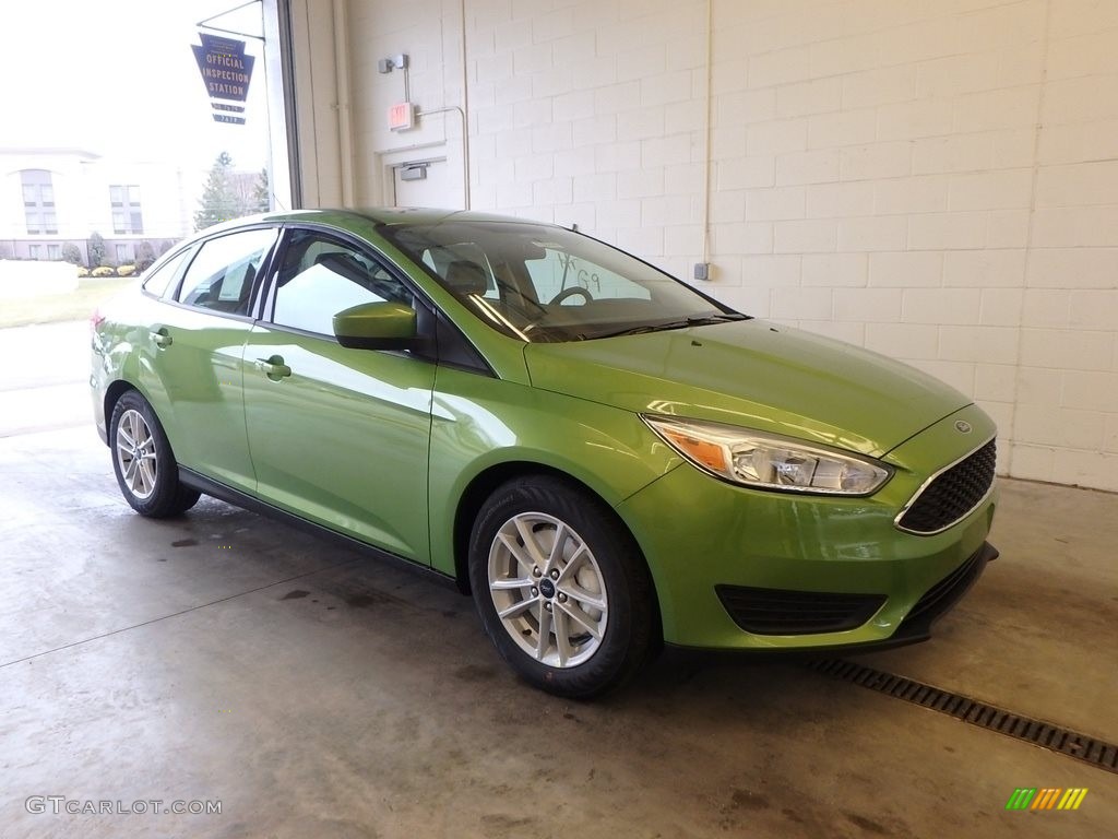 2018 Focus SE Sedan - Outrageous Green / Medium Light Stone photo #1