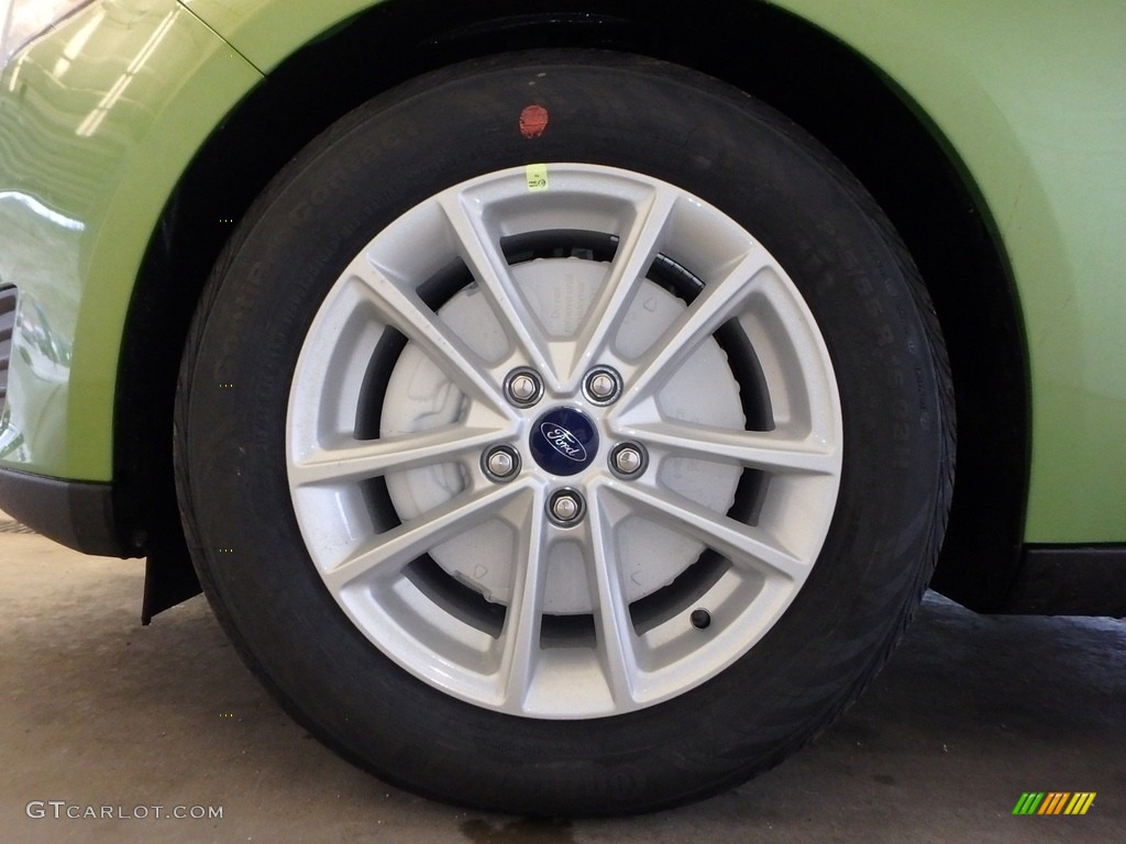 2018 Focus SE Sedan - Outrageous Green / Medium Light Stone photo #5