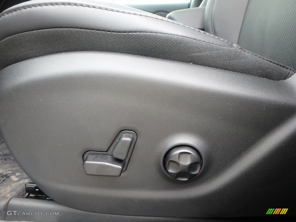 2019 Jeep Cherokee Limited 4x4 Controls Photo #125456172