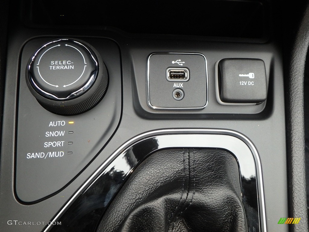 2019 Jeep Cherokee Limited 4x4 Controls Photo #125456264