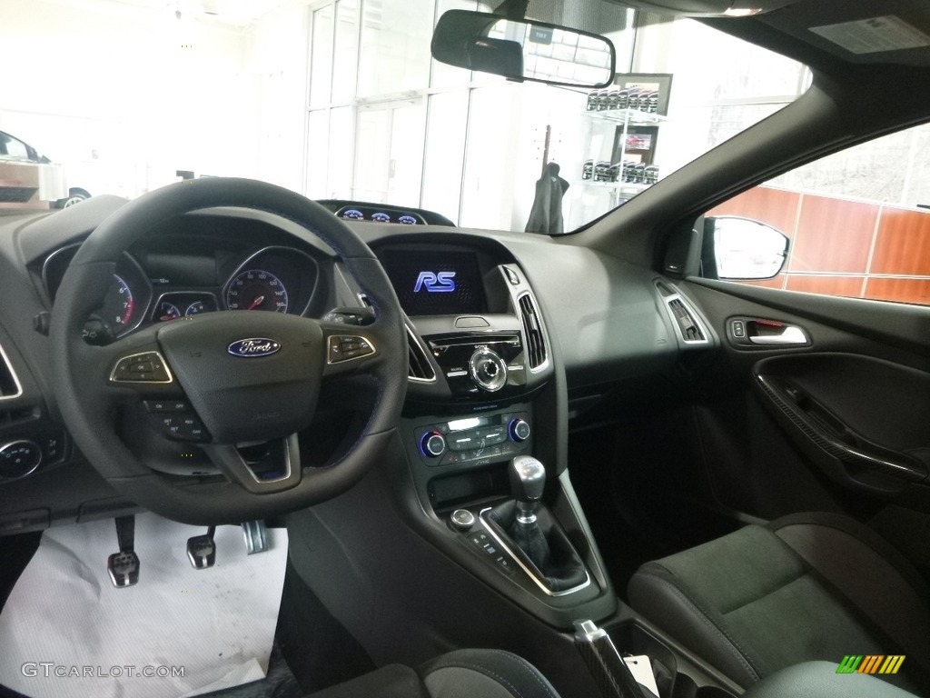 2018 Ford Focus RS Hatch Front Seat Photo #125457393