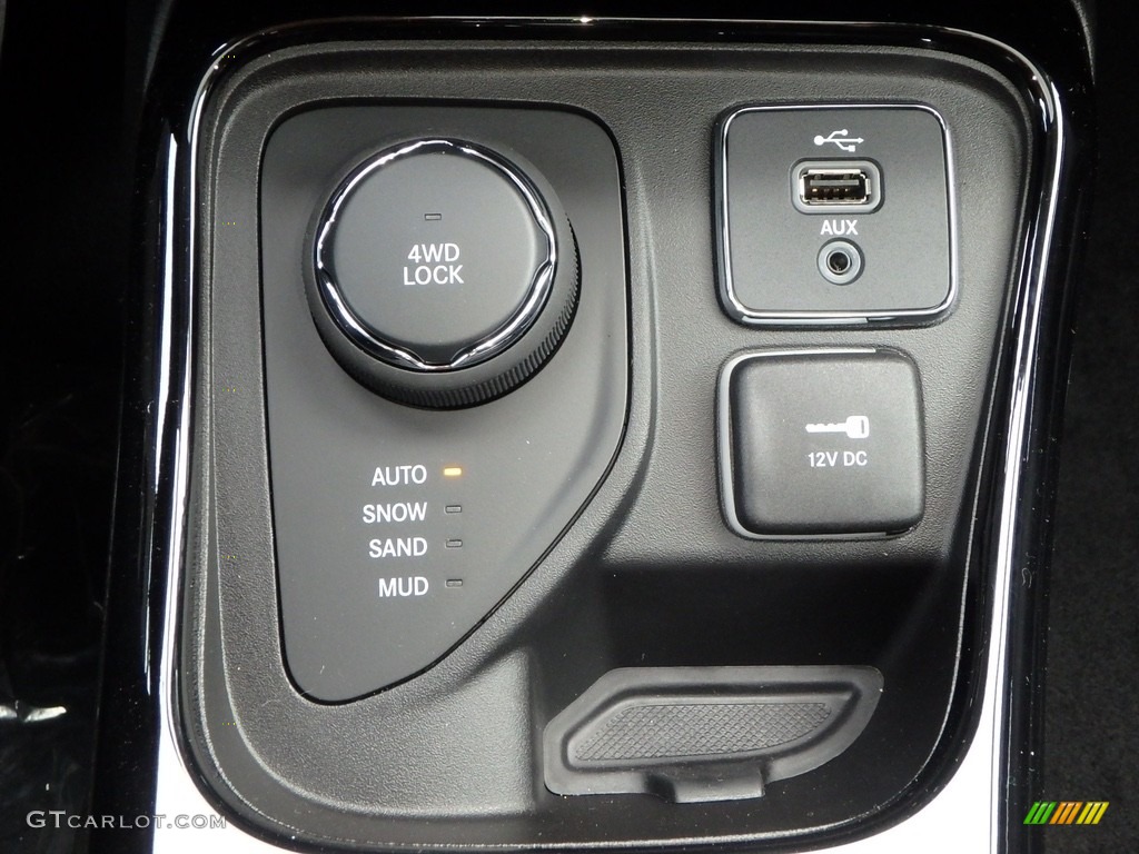 2018 Jeep Compass Limited 4x4 Controls Photo #125457801