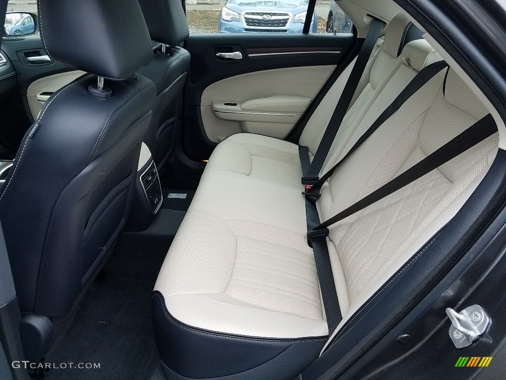 2018 Chrysler 300 C Rear Seat Photo #125460720