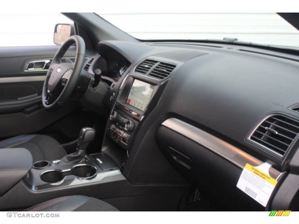 2018 Explorer XLT - Magnetic Metallic / Ebony Black photo #32
