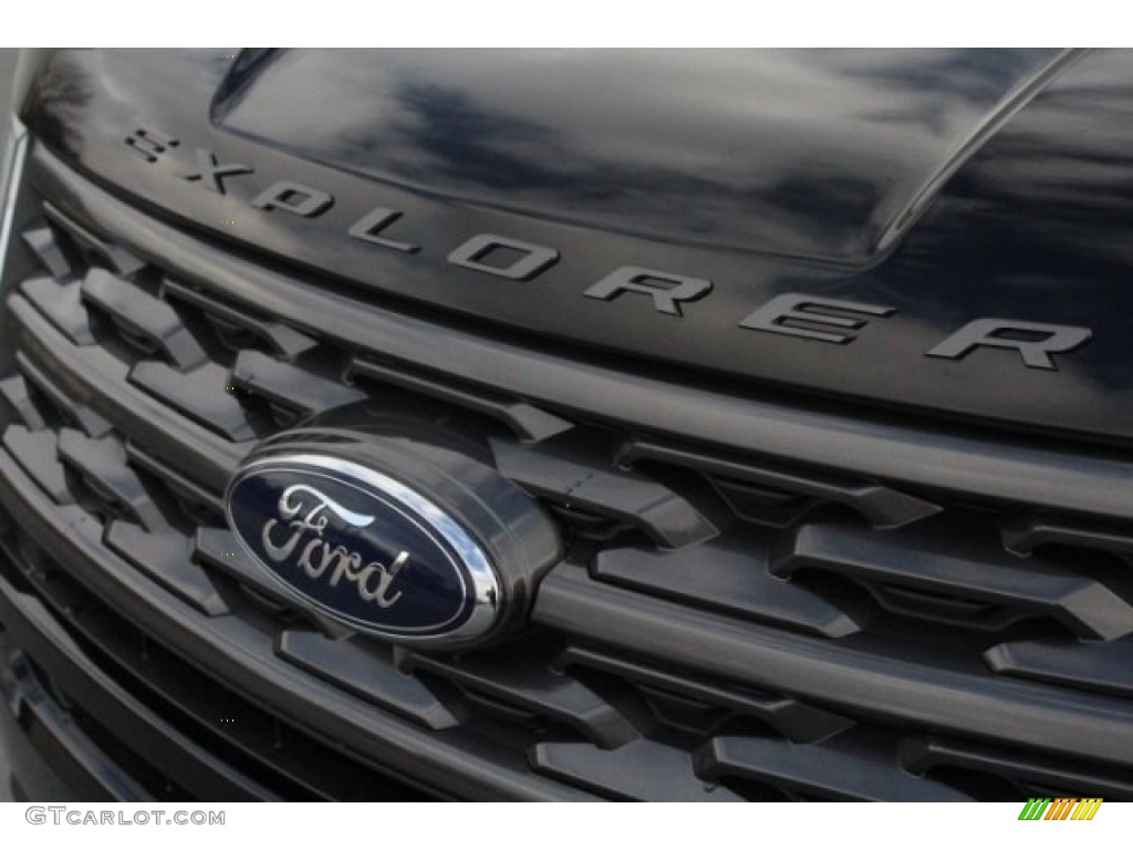 2018 Explorer XLT - Shadow Black / Ebony Black photo #4
