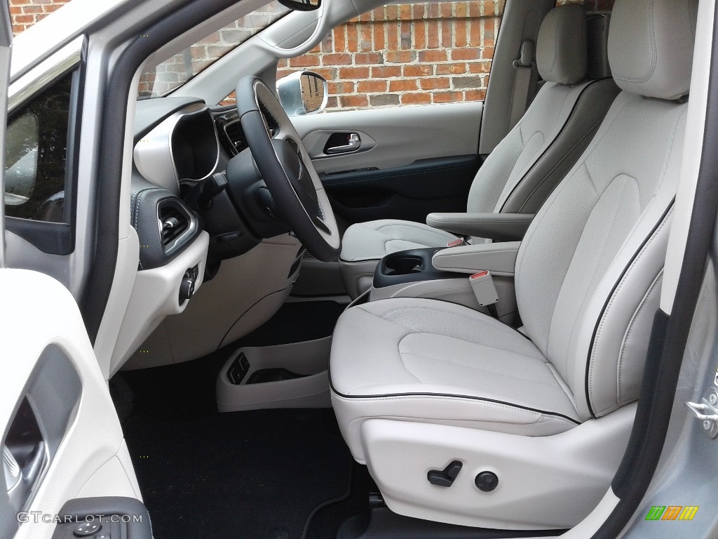 Black/Alloy Interior 2018 Chrysler Pacifica Hybrid Limited Photo #125473020