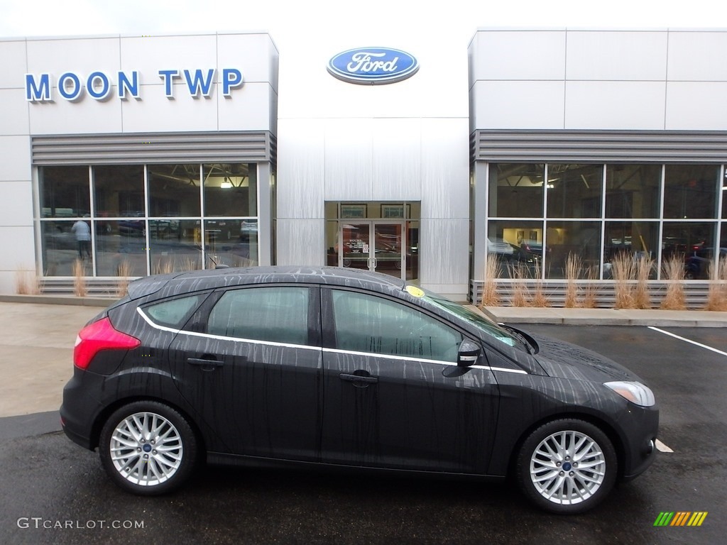 2014 Focus Titanium Hatchback - Tuxedo Black / Charcoal Black photo #1