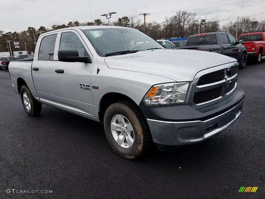 2018 1500 Express Crew Cab 4x4 - Bright Silver Metallic / Black/Diesel Gray photo #1