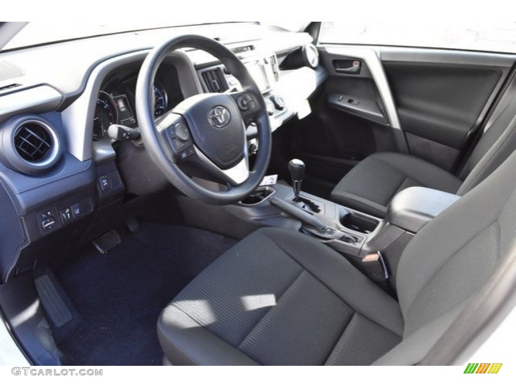 2018 RAV4 LE - Super White / Black photo #5
