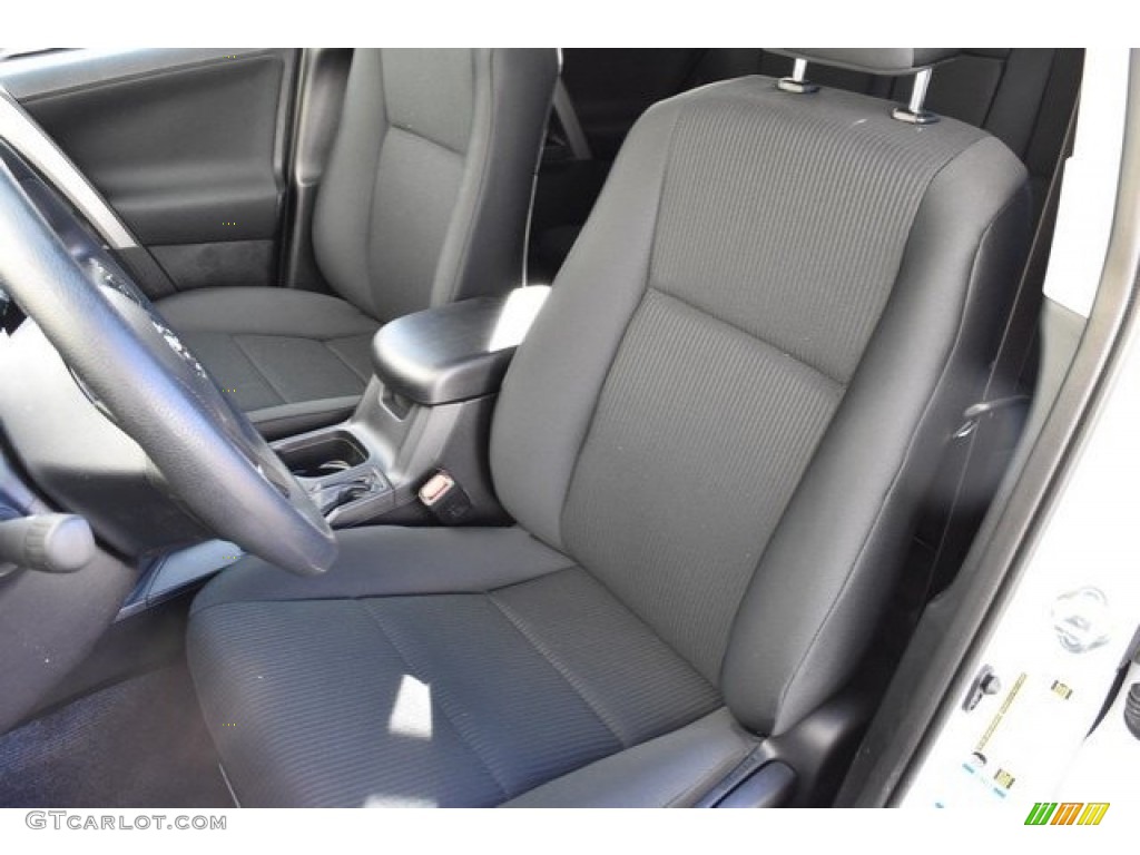 2018 RAV4 LE - Super White / Black photo #7