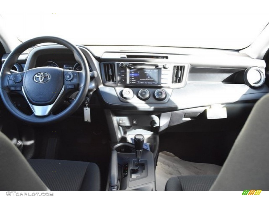 2018 RAV4 LE - Super White / Black photo #8