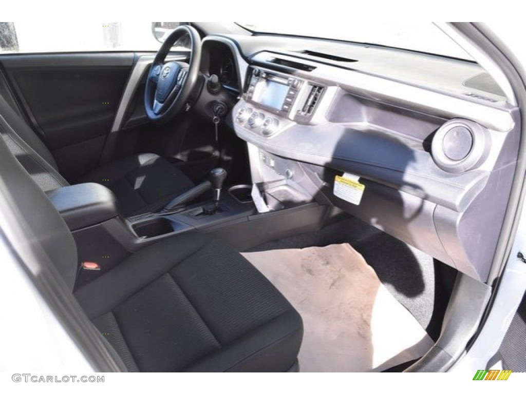 2018 RAV4 LE - Super White / Black photo #10