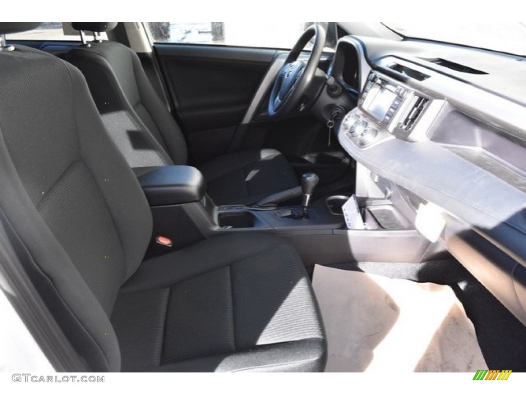 2018 RAV4 LE - Super White / Black photo #11