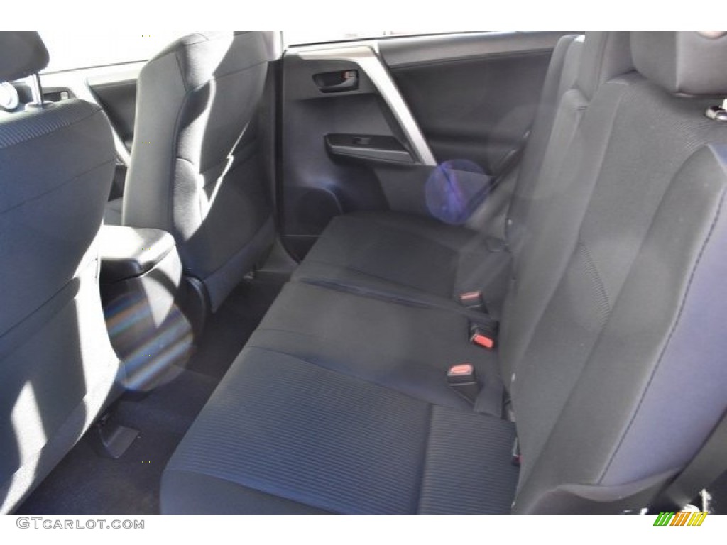 2018 RAV4 LE - Super White / Black photo #14
