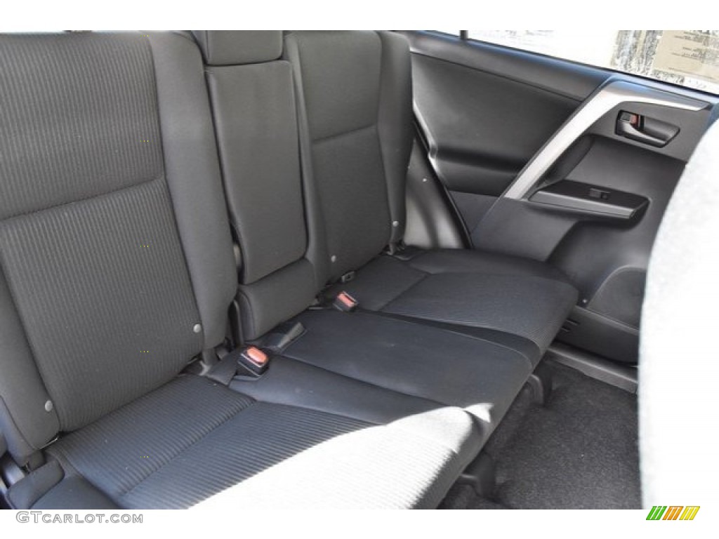 2018 RAV4 LE - Super White / Black photo #18