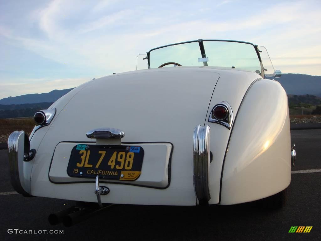 1952 XK120 Roadster - English White / Red Leather photo #16