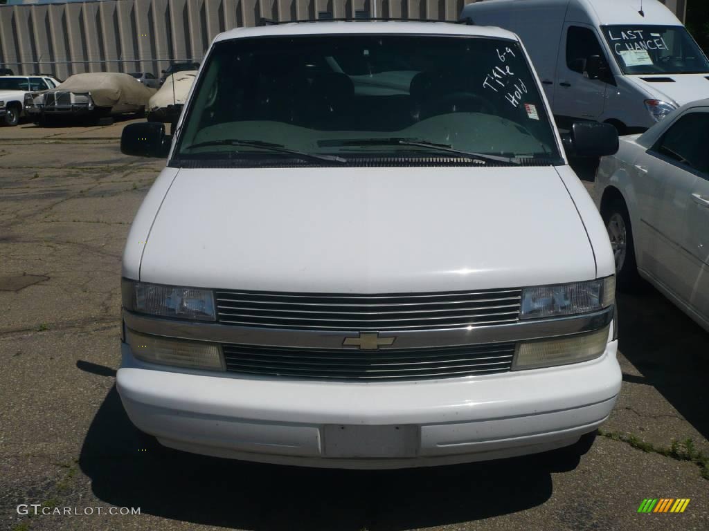 1999 Astro LS Passenger Van - Ivory White / Gray photo #2