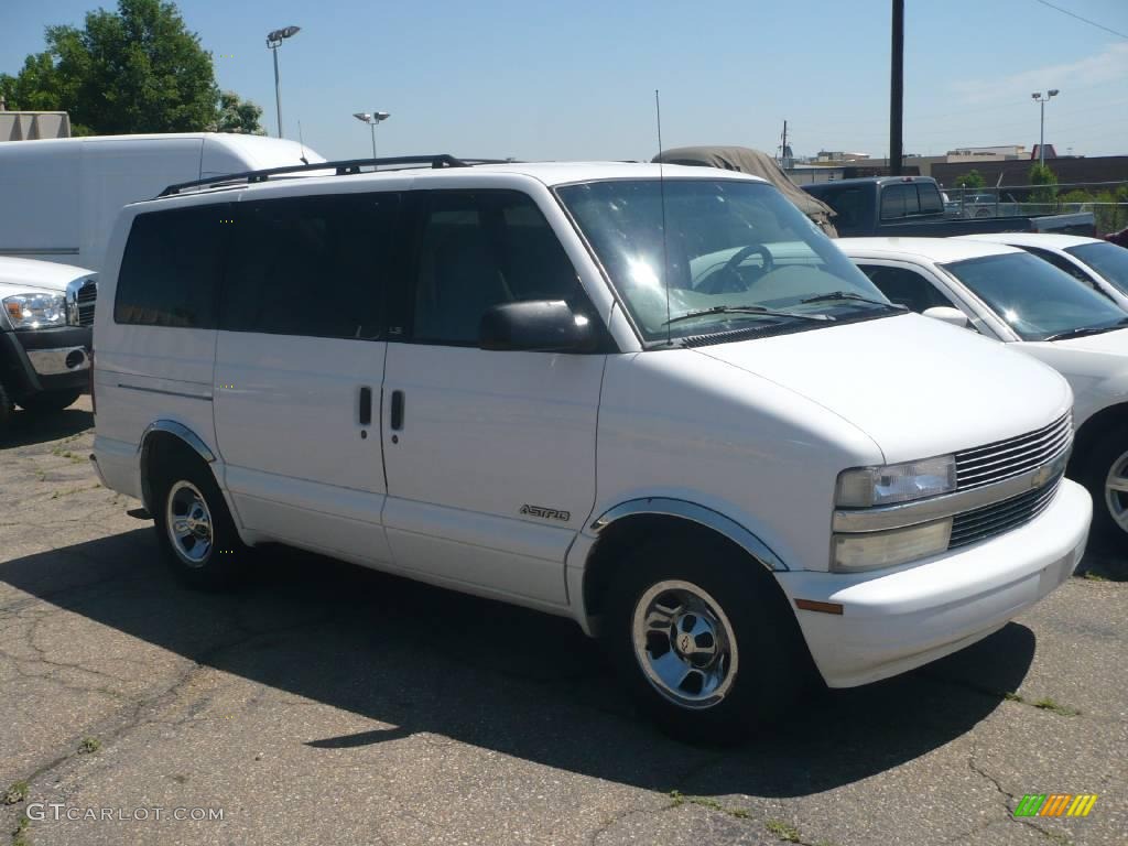 1999 Astro LS Passenger Van - Ivory White / Gray photo #3