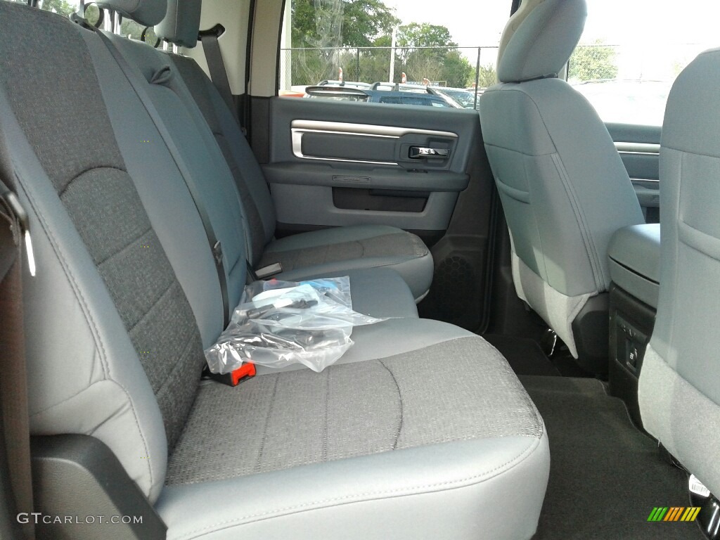 2018 1500 Big Horn Crew Cab - True Blue Pearl / Black/Diesel Gray photo #12