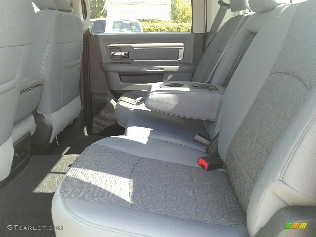 2018 1500 Big Horn Crew Cab - Bright Silver Metallic / Black/Diesel Gray photo #10