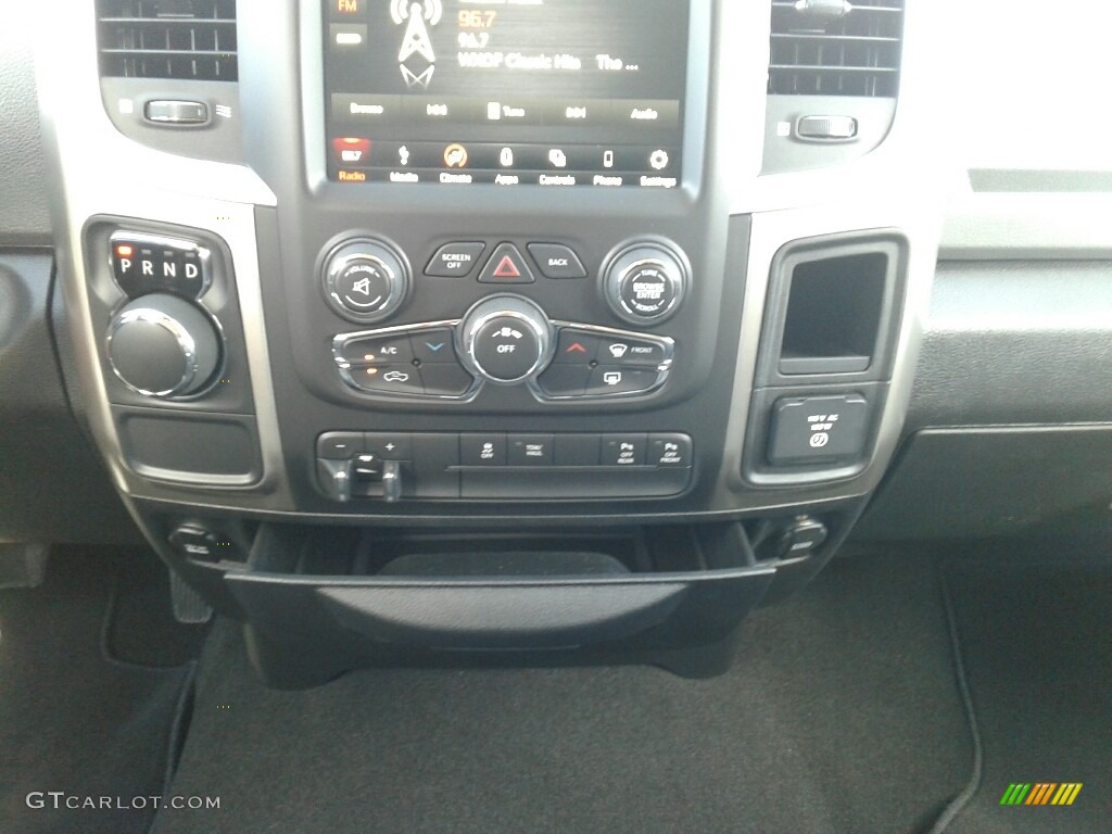 2018 1500 Big Horn Crew Cab - Bright Silver Metallic / Black/Diesel Gray photo #17