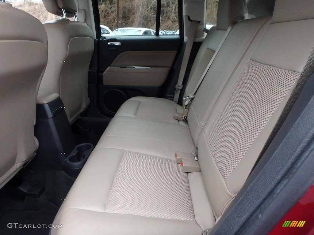 2016 Compass Latitude 4x4 - Deep Cherry Red Crystal Pearl / Light Pebble Beige/Dark Slate Gray photo #7