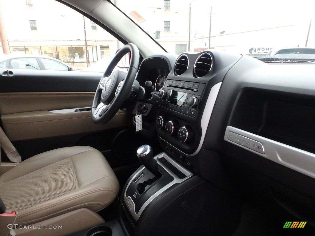 2016 Compass Latitude 4x4 - Deep Cherry Red Crystal Pearl / Light Pebble Beige/Dark Slate Gray photo #13