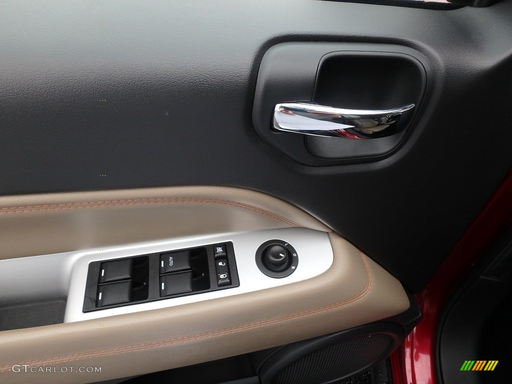 2016 Compass Latitude 4x4 - Deep Cherry Red Crystal Pearl / Light Pebble Beige/Dark Slate Gray photo #19