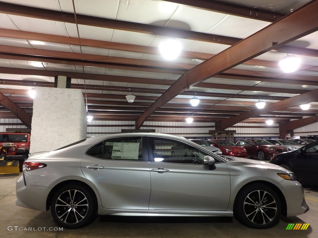 2018 Camry SE - Celestial Silver Metallic / Black photo #2