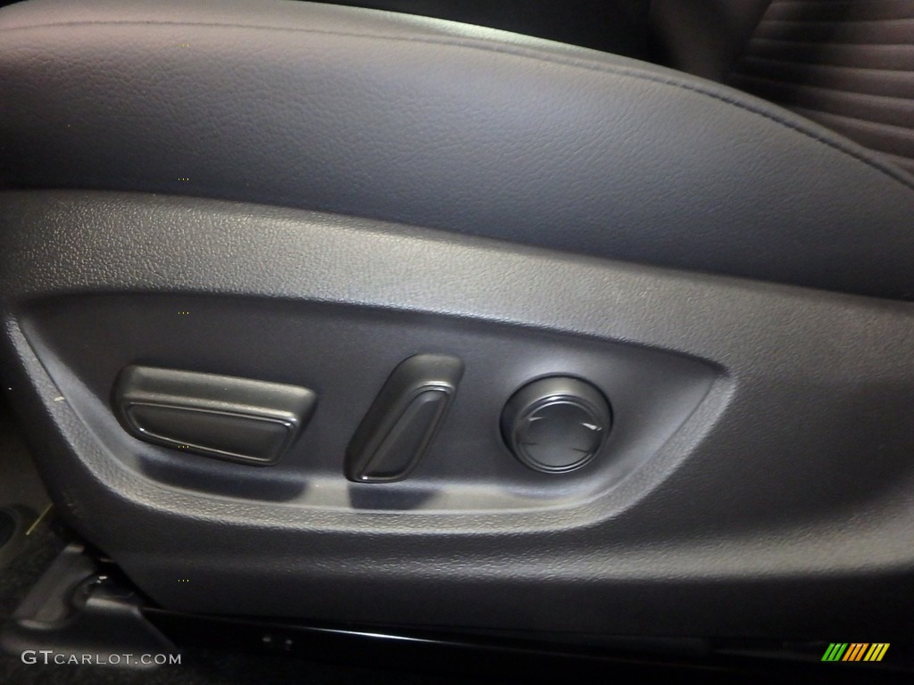 2018 Camry SE - Celestial Silver Metallic / Black photo #11