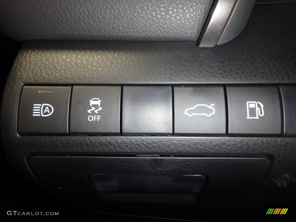 2018 Camry SE - Celestial Silver Metallic / Black photo #14